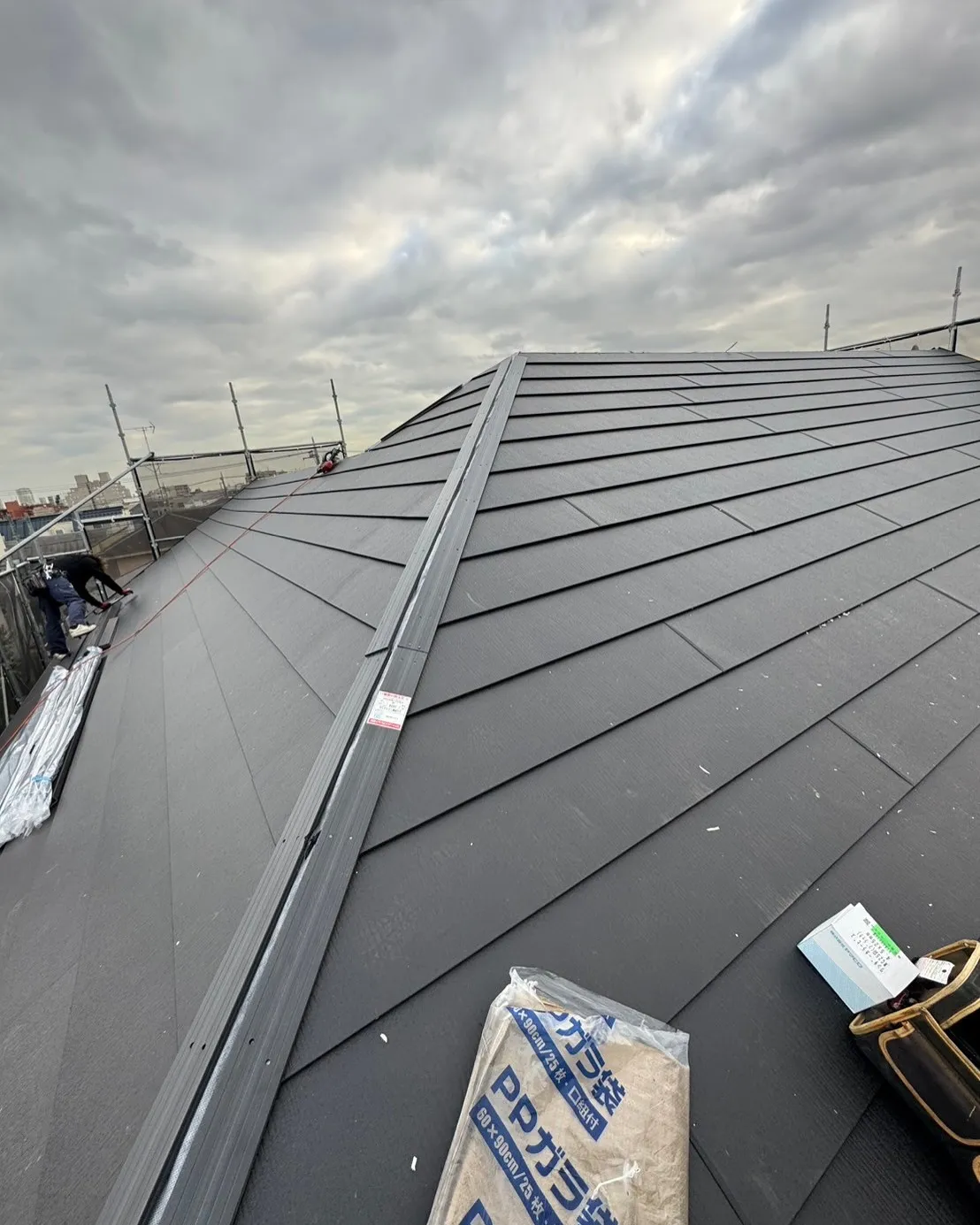 世田谷区　屋根カバー工事　スーパーガルテクト