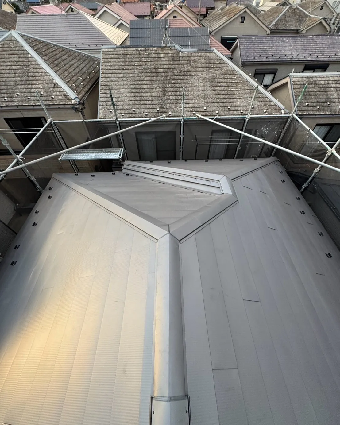 新座市　屋根カバー　ヒランビー銀黒