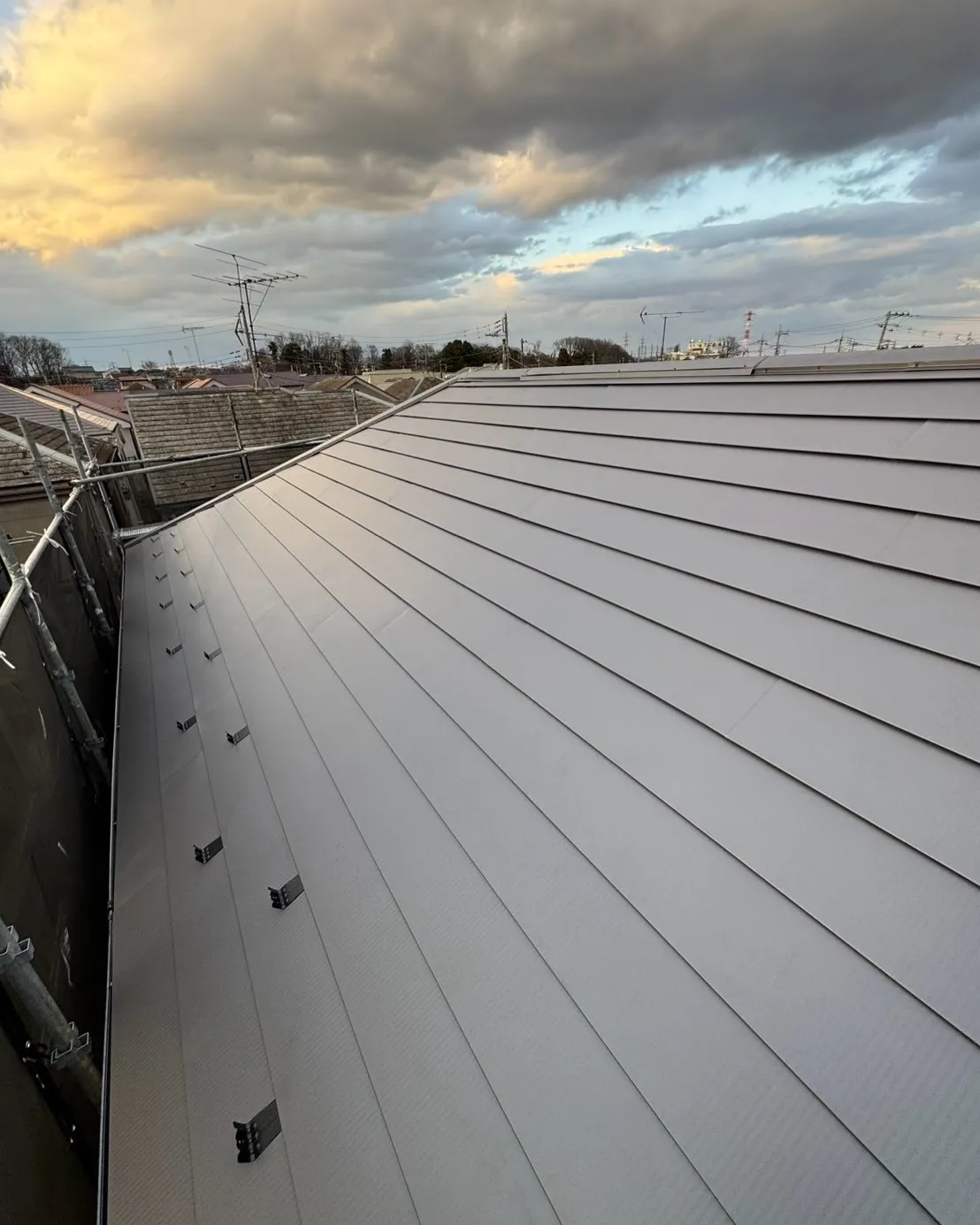 新座市　屋根カバー　ヒランビー銀黒