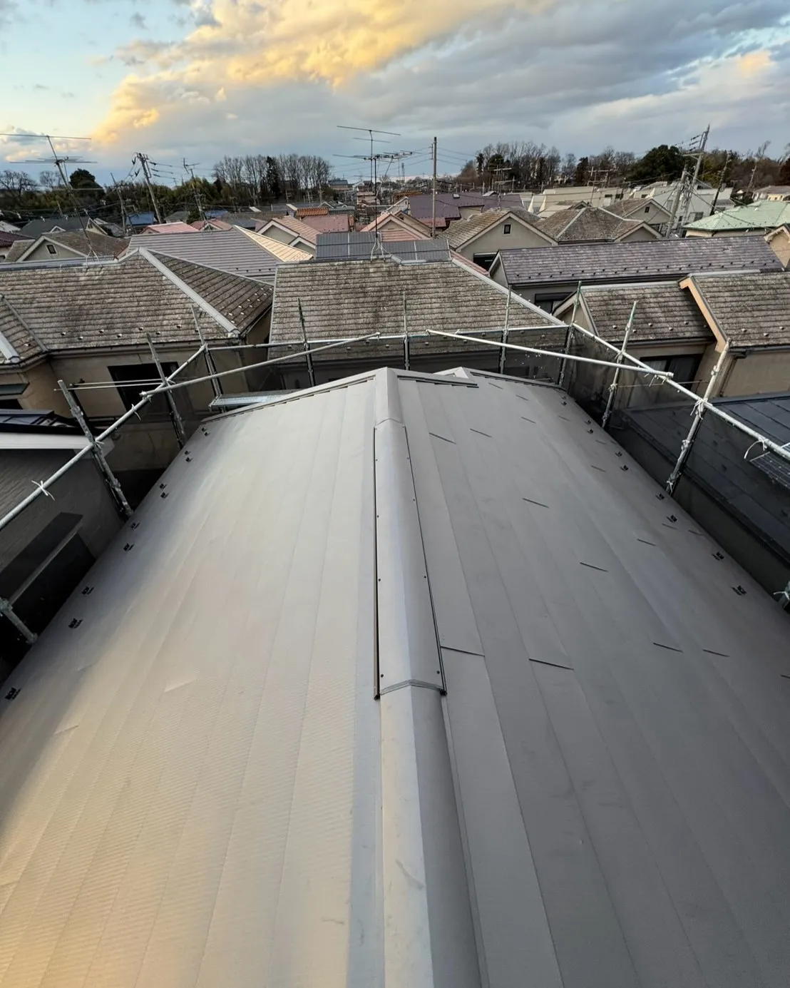 新座市　屋根カバー　ヒランビー銀黒