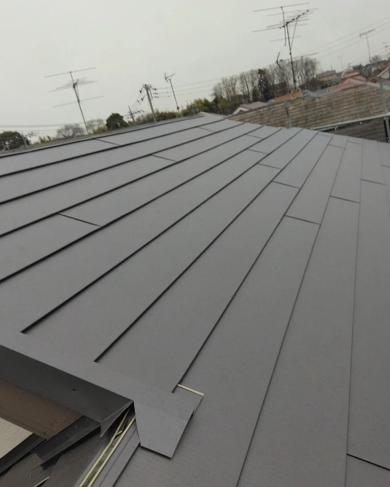 新座市　屋根カバー　ヒランビー銀黒