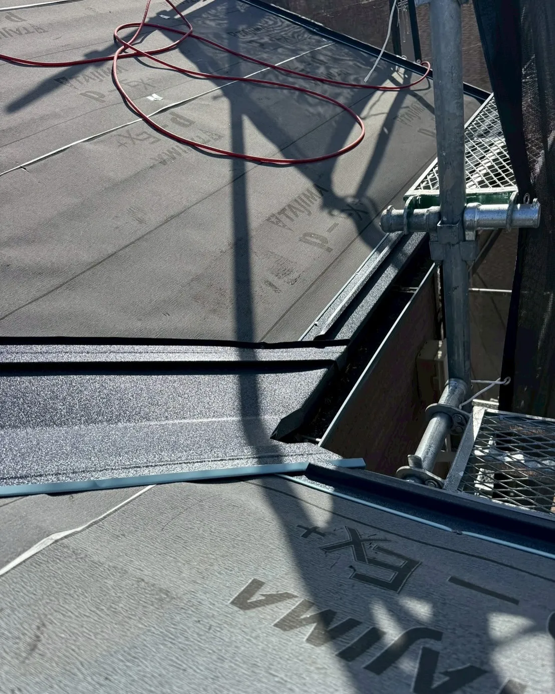 新座市　屋根カバー工事　スーパーガルテクト